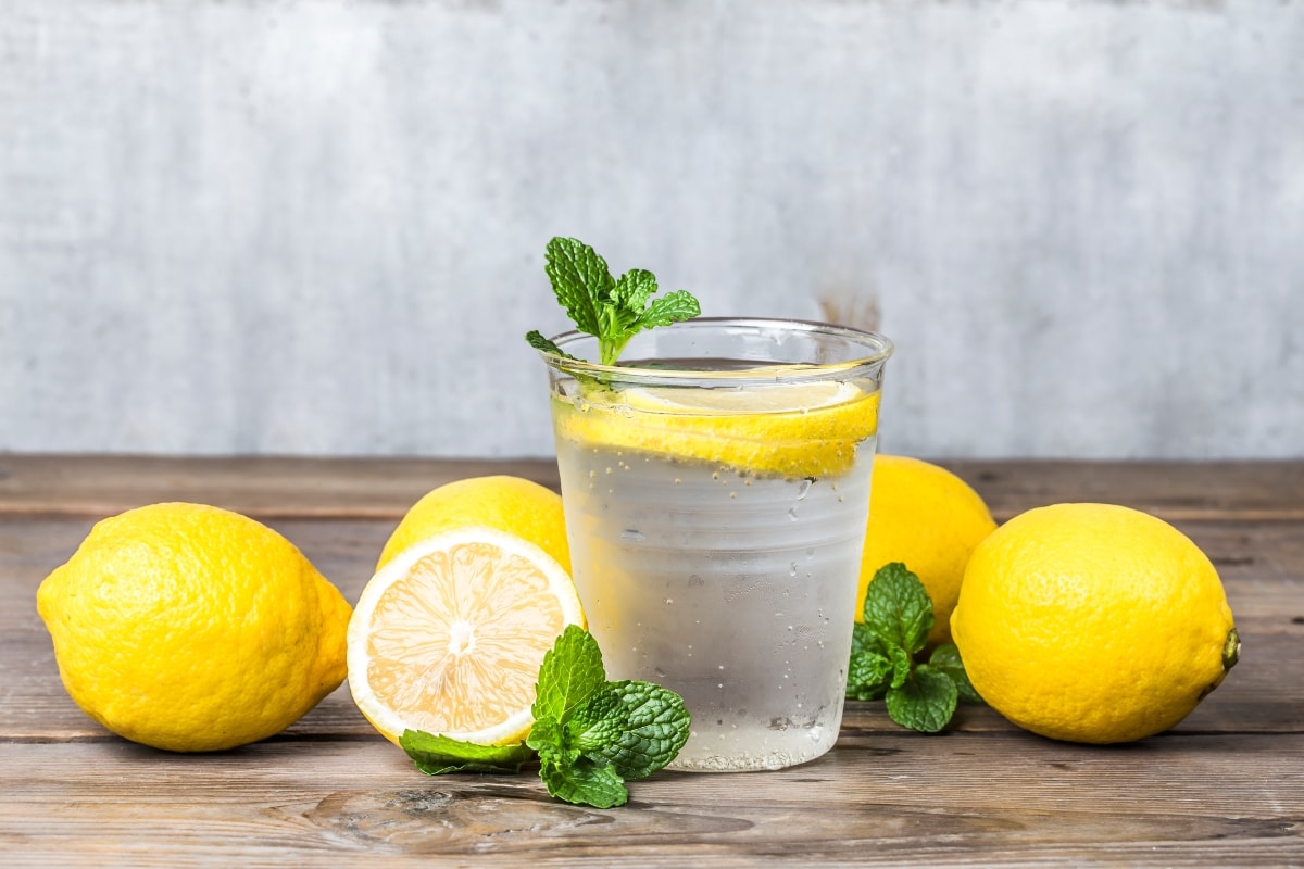 atributo recepción Interior Beneficios de tomar agua con limón en ayunas | IVESS