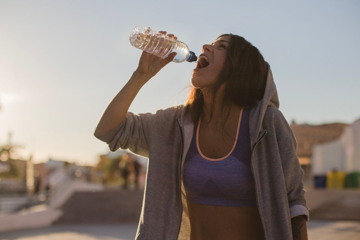 ¿Cuáles son los síntomas de la deshidratación hipertónica?