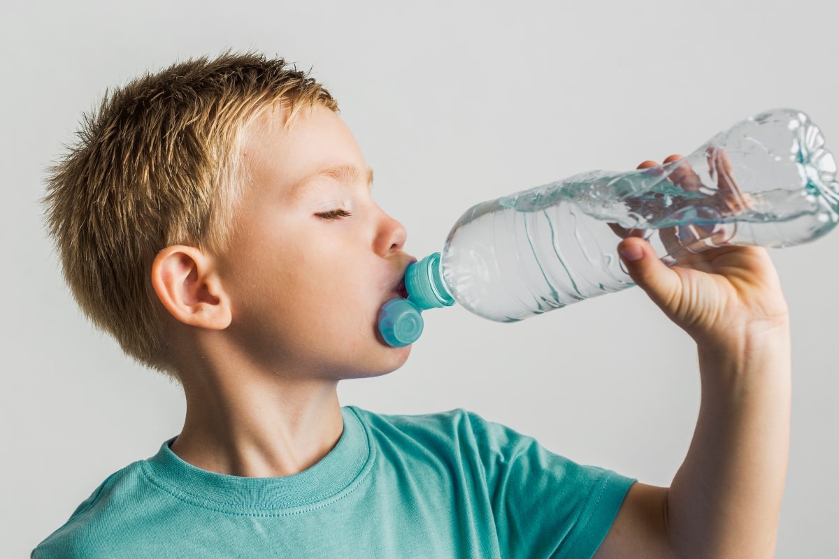 Agua baja en sodio, la mejor opción para bebés